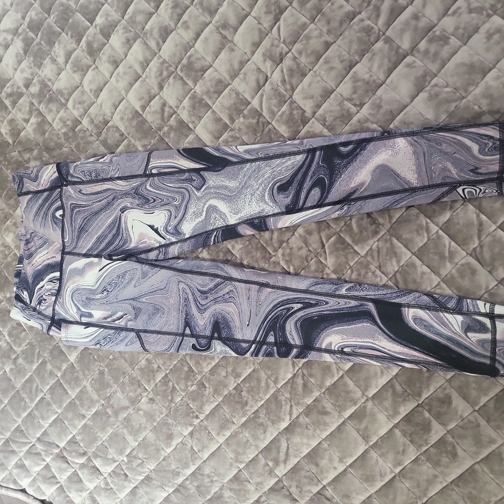 Victorias Secret size small marble legging